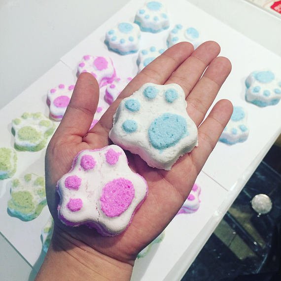 TheSmallShops's tweet photo. NEW IN! 6x Puppy Feet Bath Bombs in a cute animal bag! https://t.co/ExWzWoSosH #ukbiz #ebay #ebayuk #ebayseller @BusinessRTUK https://t.co/Kbmm6jmMco