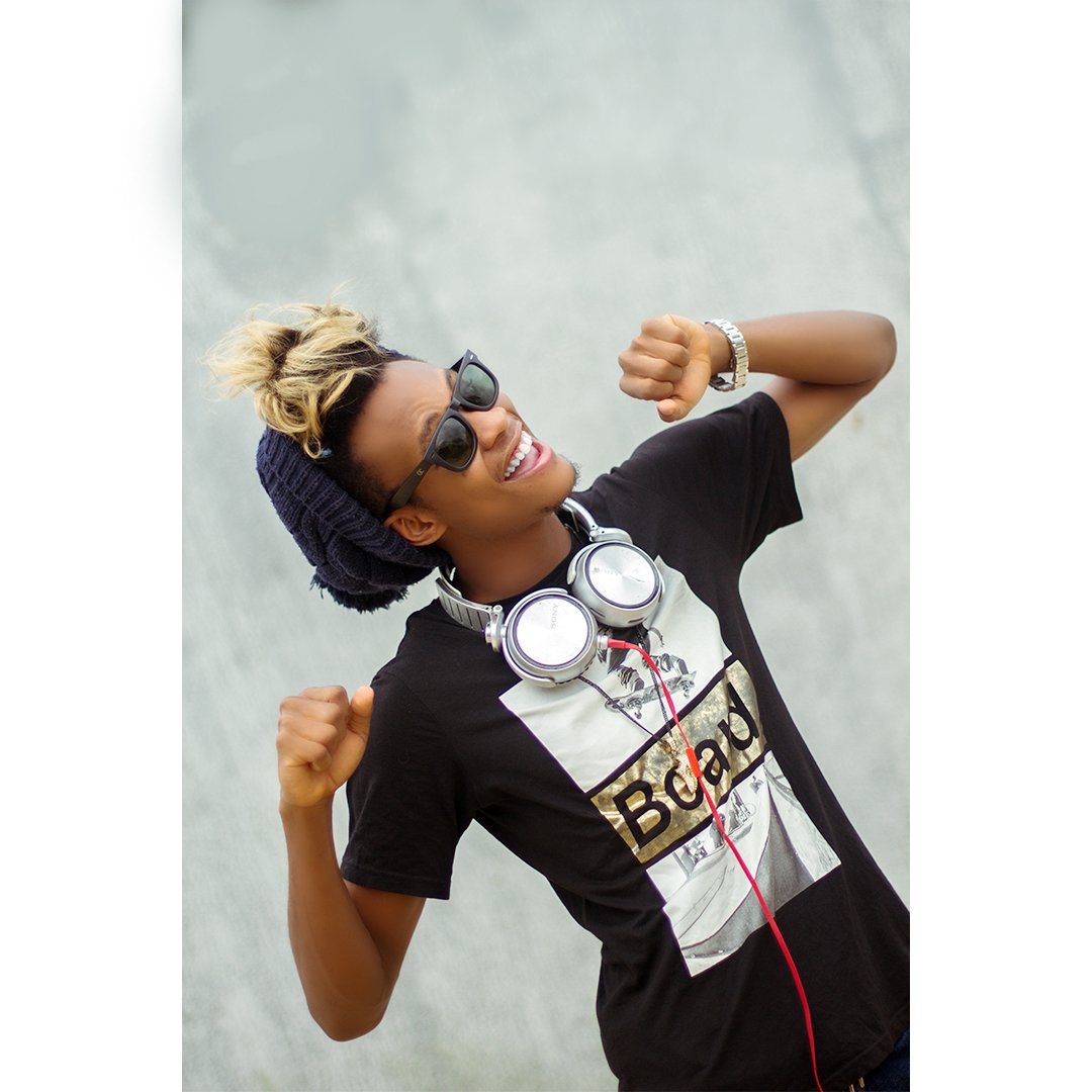 RAVE_tls's tweet photo. Stretching with so much excitements cos something really huge is afoot #anticipate #somethingnew https://t.co/6EUYv2yVx6