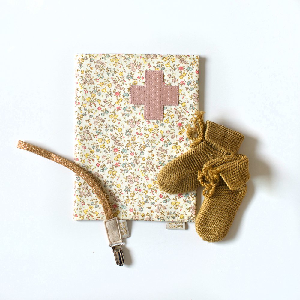AnneOAngla's tweet photo. HELLO DOC'!
Pour préserver son carnet, #Barnabeaimelecafe depuis 9 ans propose une sélection de protège carnet #madeinFrancee en #Liberty https://t.co/ghunulqwke