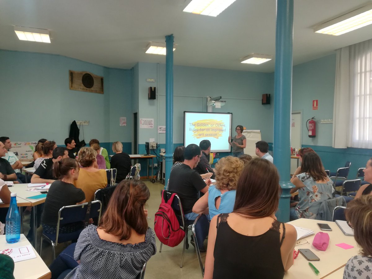 laPku's tweet image. Emily Levy's Art session.  Hands on at #inductioncourse @esBritish @MarkLev99 @mmpetisme