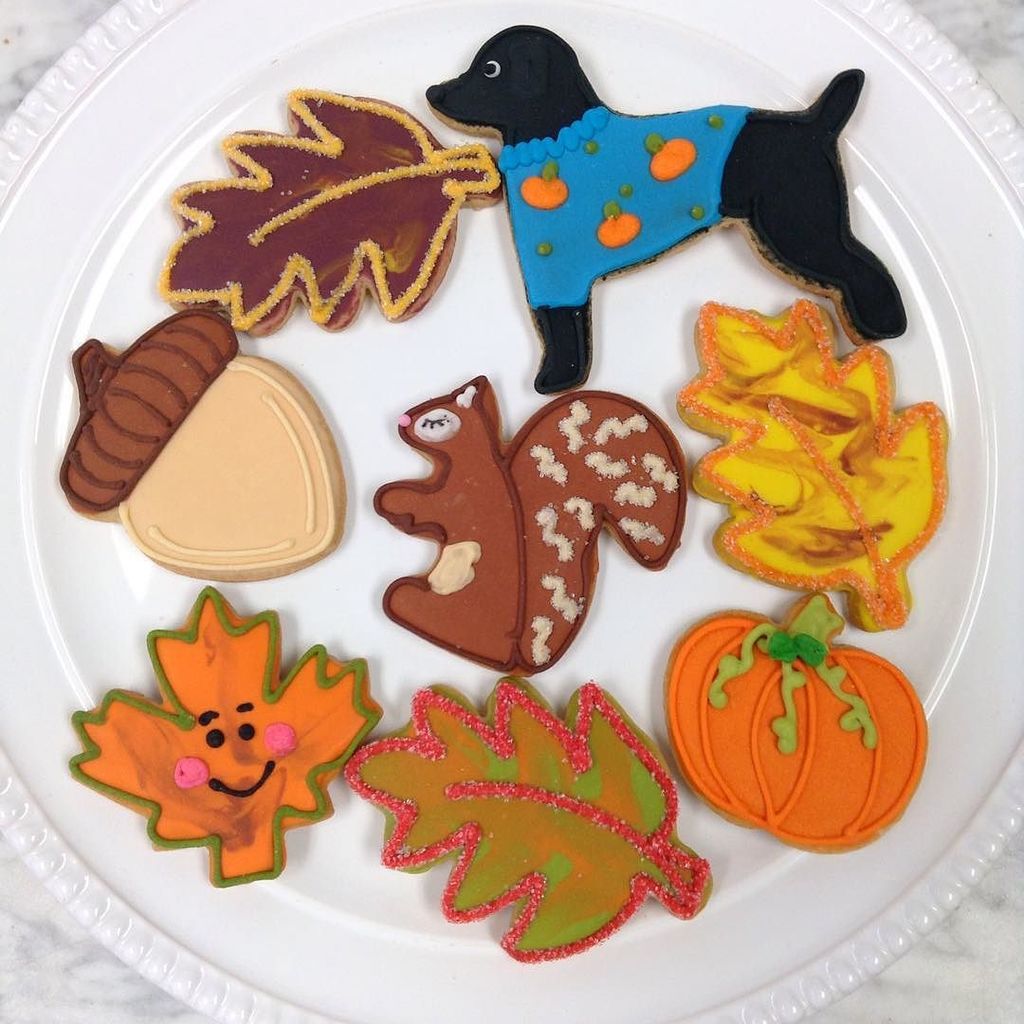 mothermousse's tweet photo. Cookie love! #cookies  #decoratedcookies #fall #baked #bakery #foodie #dessert #fun #funcookies #cookielover #butt… https://t.co/wxLBiDg9gG https://t.co/m3A5nsch1O