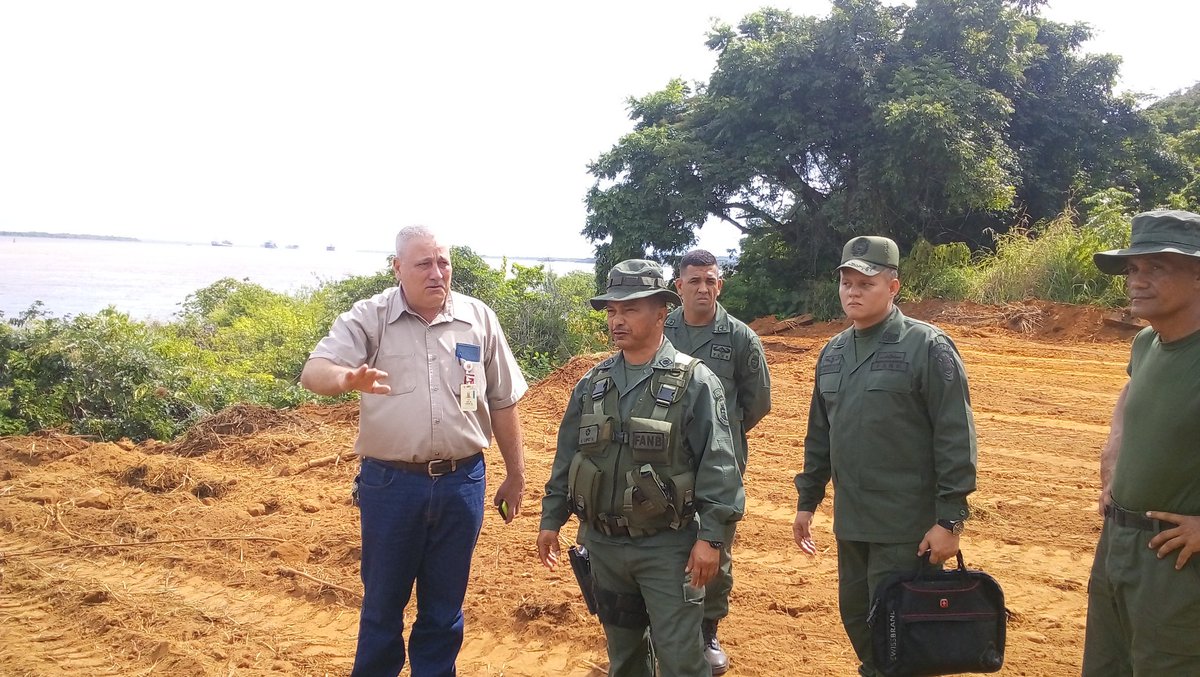 caraballoramon9's tweet photo. Con instrucciones de @isaiasssuarezch y lineamientos d @AldoCantafioB se construlle muelle en palua para @ArmadaFANB #UnioncivicoMilitar https://t.co/2zAcf75NVT