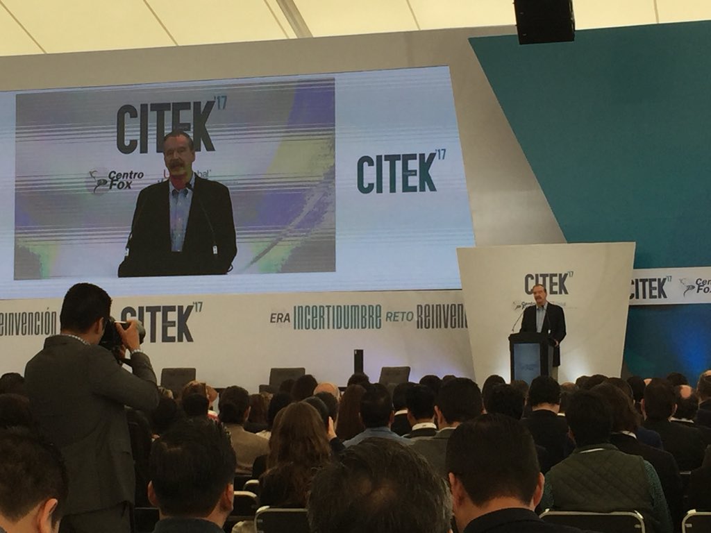 davidyaoli's tweet photo. @VicenteFoxQue inaugurando #CITEK #2017 “en la era de la incertidumbre, el reto es la reinvención” https://t.co/tz2qu7D5js
