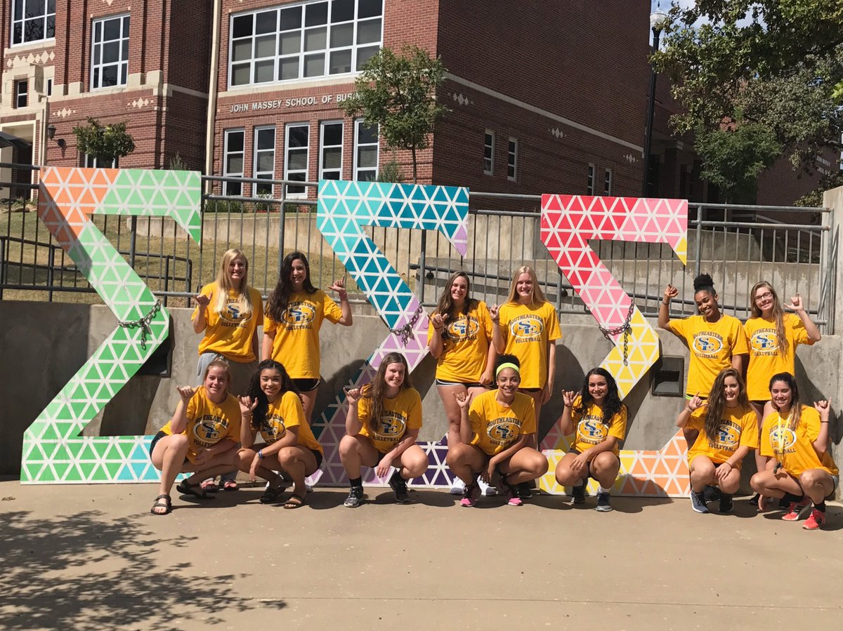 SavageStormVB's tweet photo. We sent our #SEgirls out to find the chapters on campus 💙 #GreekNight https://t.co/TpyEsGEw8P
