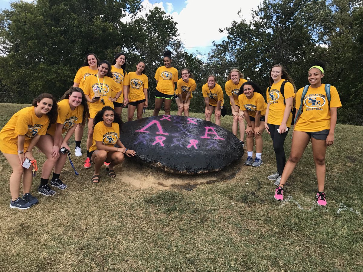 We sent our #SEgirls out to find the chapters on campus 💙 #GreekNight