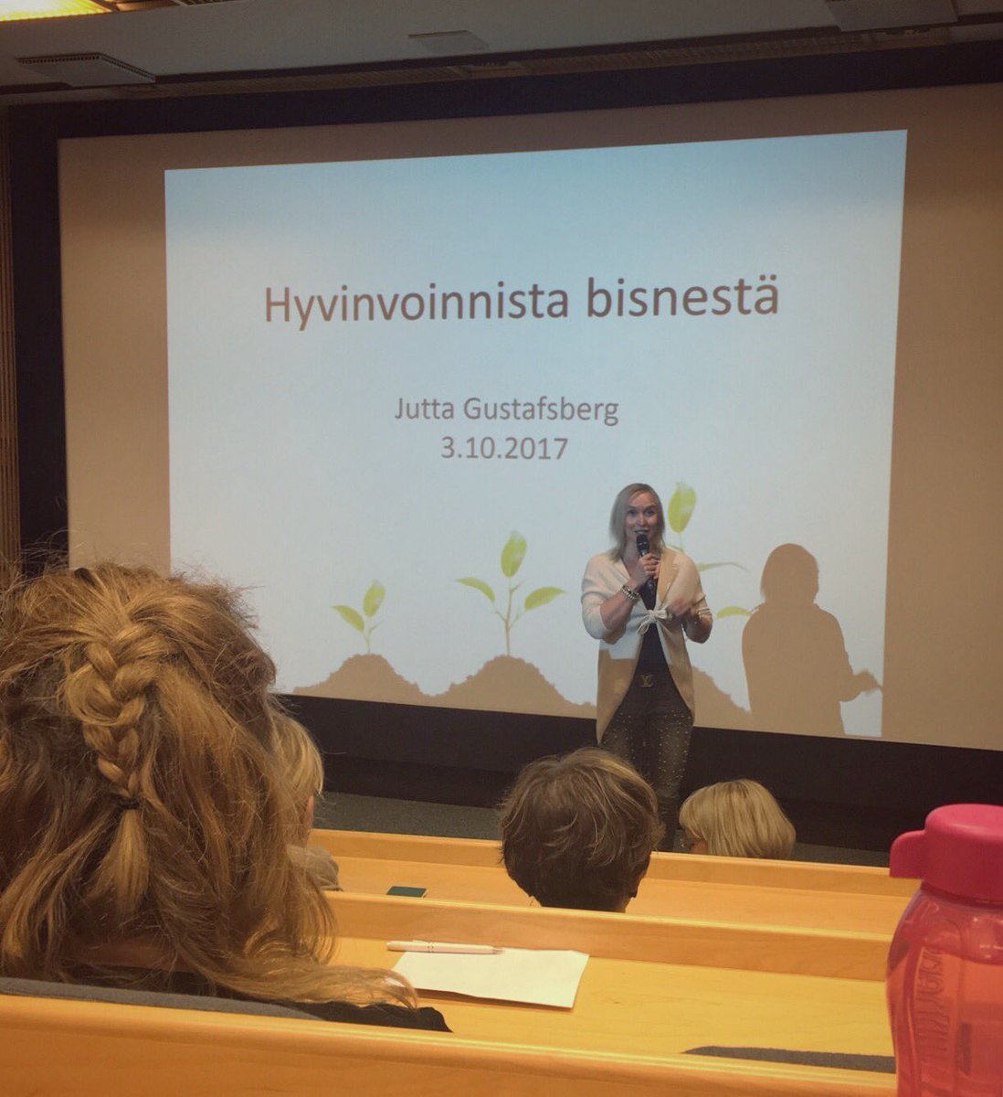 annikasep's tweet photo. Yrittäjyys on yksilön kykyä muuttaa ideat toiminnaksi - now is wow! Kiitos hyvin järjestetystä tapahtumasta! #yrittäjyysbuusti #kasvustartti https://t.co/AABUPNCjwj