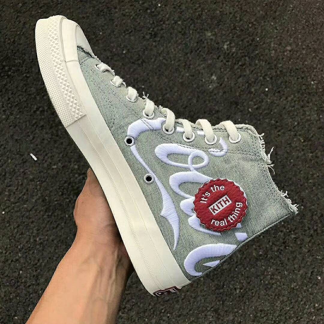 wubnan's tweet photo. KITH X COCA COLA X CONVERSE 1970s Hi

IT IS THE REAL THING FAMILY&amp;FRIENDS LIMITED

兩幅鞋帶 水晶底 模糊貼 加厚鞋墊 親友限定

非SAMPLE 越南產 接預定 10月中到 https://t.co/aND8P6y49W