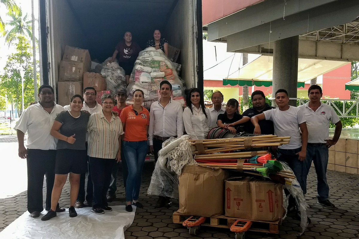 difestatalcoli1's tweet photo. GRACIAS a la unión de los colimenses se envían 20.5 toneladas de ayuda a 24 Zona Militar Morelos #ColimaApoya #FuerzaMéxico @gobiernocolima https://t.co/a7DfWH7akL