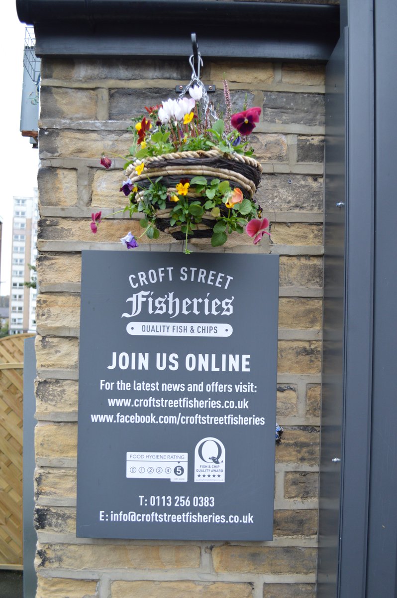 croftstfish's tweet photo. Doing our bit for @farsleyvillage in bloom. https://t.co/Adrdr86wyn