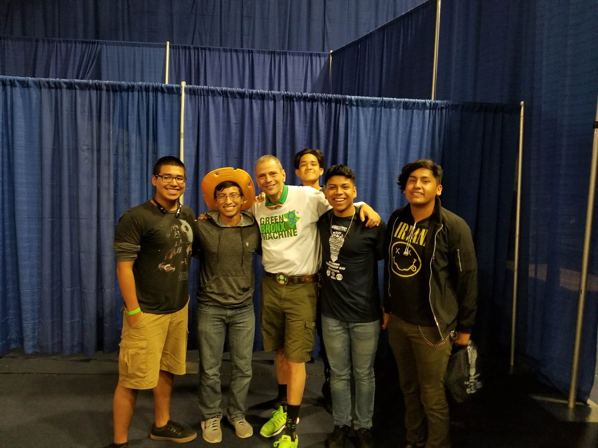 JoseJarLuV's tweet photo. I will always remember "wont stop, cant stop"😄 This man is great😄@StephenRitz #utrgv #HESTEC2017 #STEM #16yearanniversy #greenBXmachine https://t.co/hWhwFxaAPm