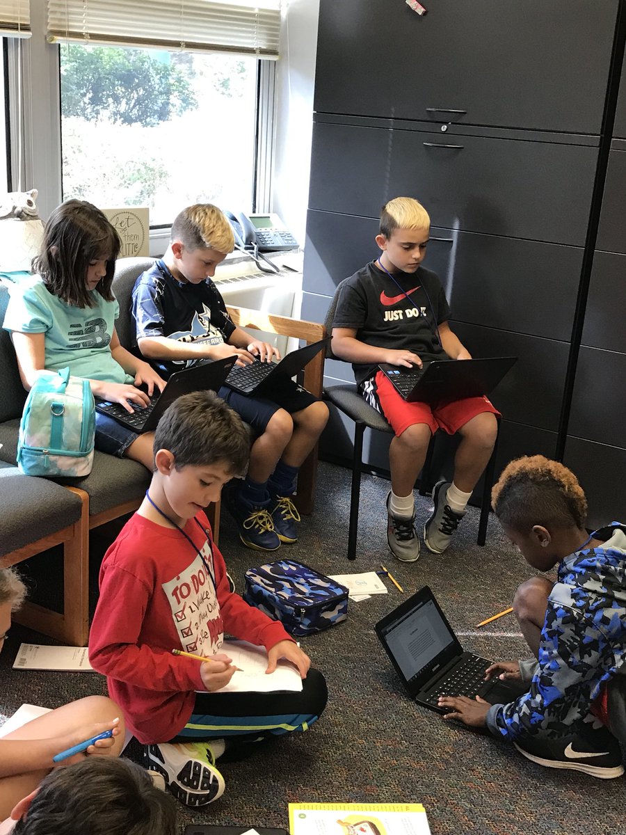 haug_jamie's tweet photo. 4th and 5th graders using #newgooglesites to create the #connorchronicles @ConnorCougars #edtech #thisiswhywedowhatwedo 💻📰📝 https://t.co/xThk2J8K2z