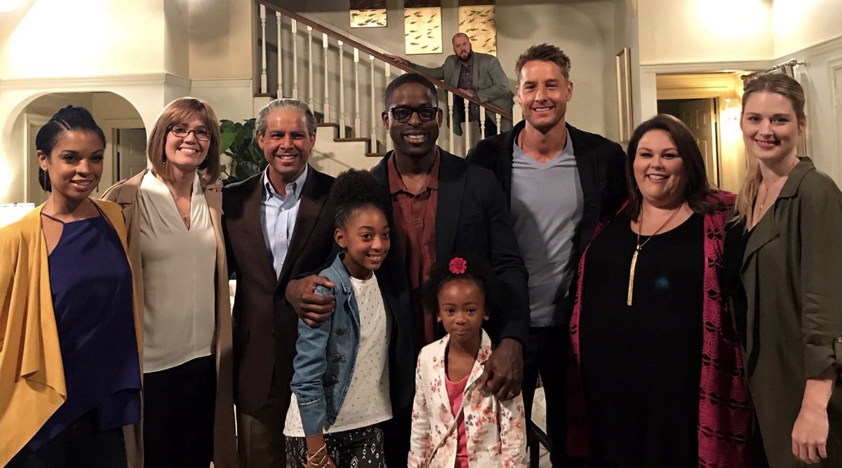 ThisIsUsFanCrew's tweet photo. RT if you'll be watching the BEST lookin FAMILY on TV...including the photo bomber #Toby! #ThisIsUs #TissueTuesday 📸 @SullivanTweet https://t.co/xhyOyRSi0k