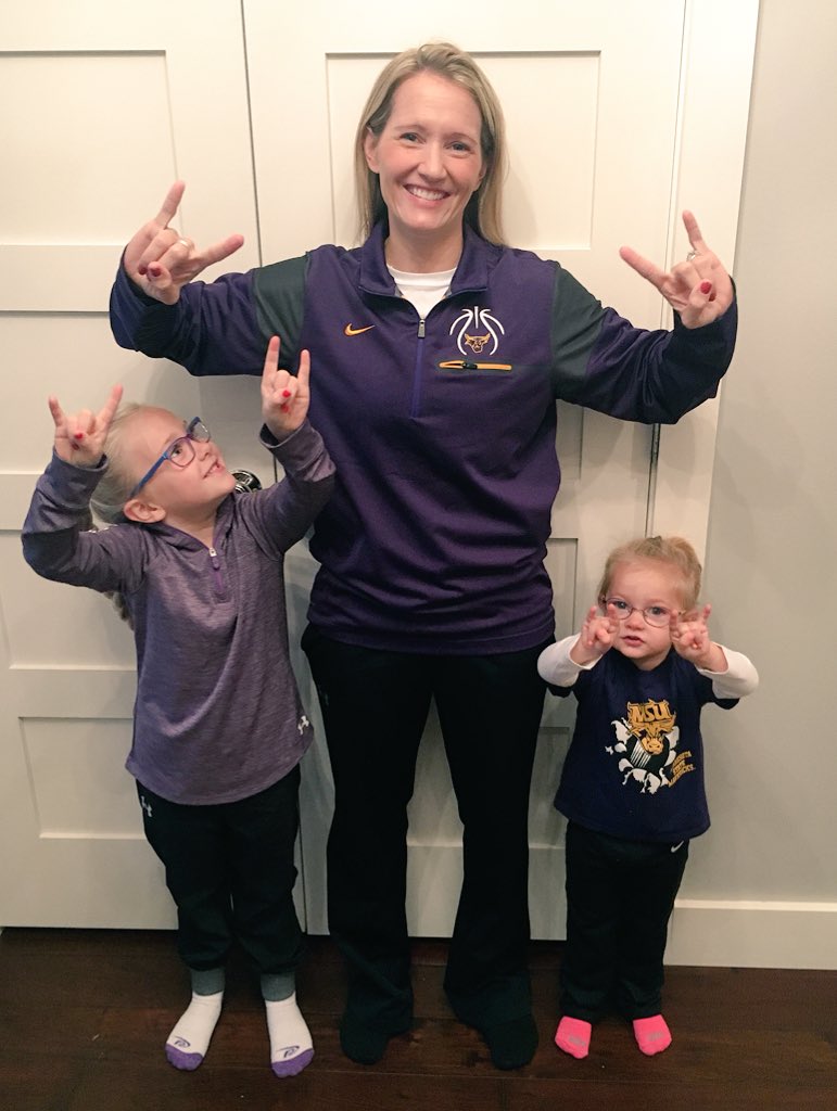 Coach_Thiesse's tweet photo. Homecoming week at MSU! This crew is ready! ๐ค๐ #hornsup #GoMavs #purplefordays https://t.co/HpaJxd0lUj