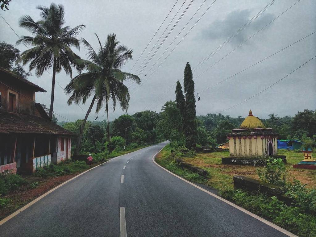 vsa_anand's tweet photo. urban diaries - after school thrills ๐
#glimpsesofindia #roadtrip #bikeride #goaaaa #streetshot #roadsideviews #moโฆ https://t.co/QlwlzyPagc https://t.co/j0yMBaCufw