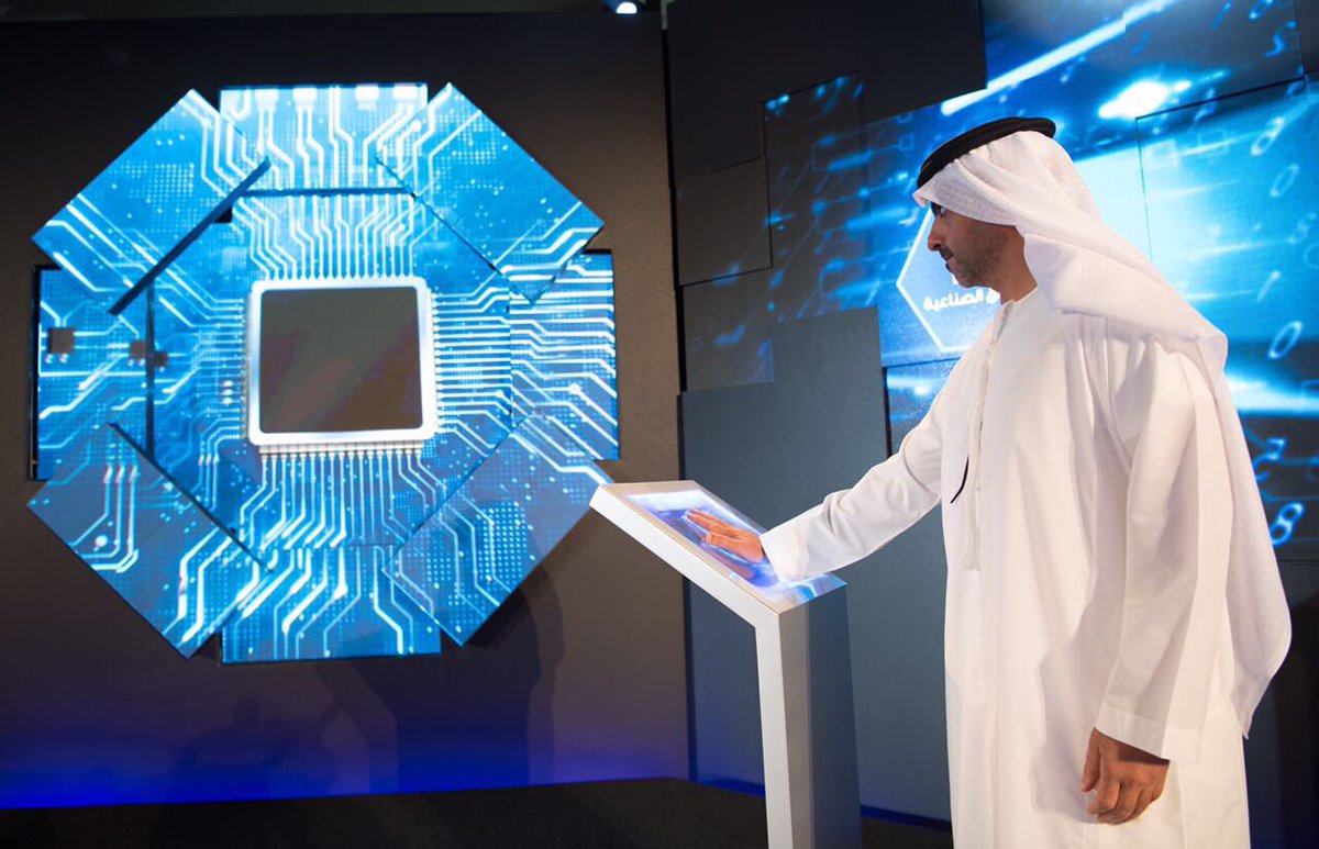 HazzaBinZayed's tweet photo. "بوابة المقطع" للتجارة الرقمية إنجاز جديد بأيد إماراتية. فخورون بشبابنا الذين دخلوا مجال الابتكار من أوسع أبوابه وشكراً لموانئ أبوظبي. https://t.co/eIvkVaX7IF