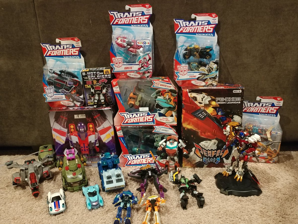 Velocitronians's tweet photo. Been giving all the TF Animated love because of all the animated I got at #TFCon2017 glorious figures #Transformers https://t.co/p2nS8TqB7v