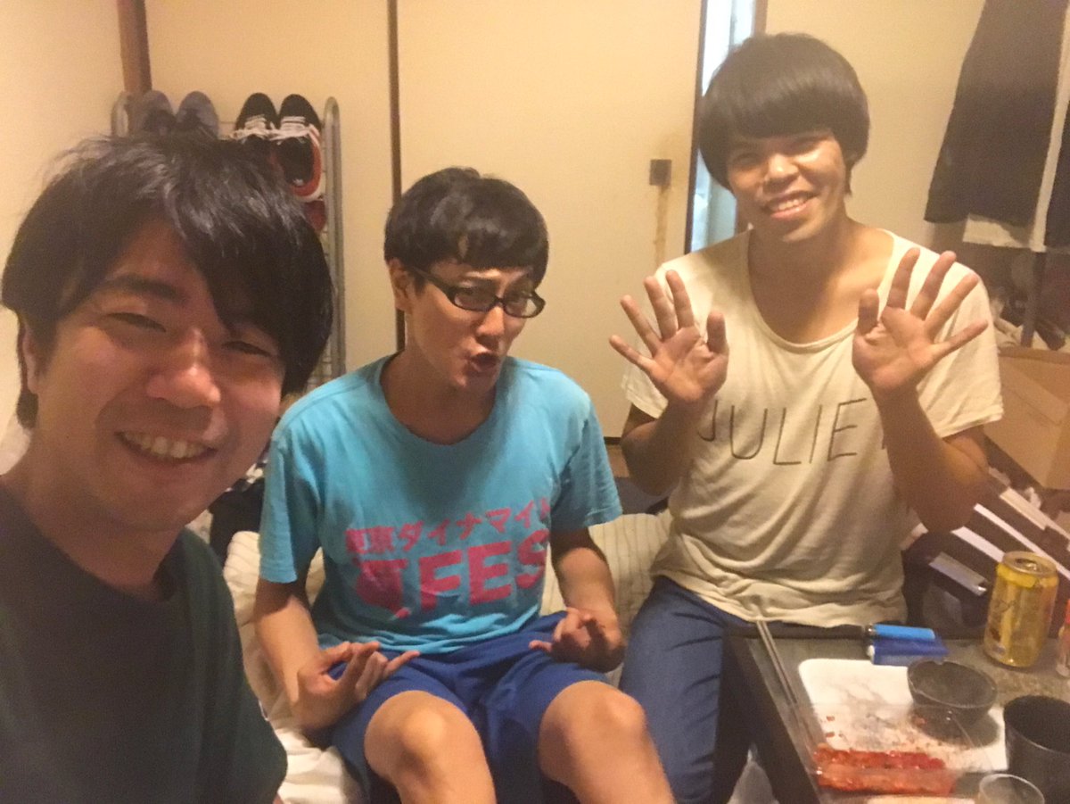 ハウメニーピーポー 高橋洋平 En Twitter 先日 成田デシリットルさん家に行ってロビンソンズ北澤さんと飲みました めちゃ楽しかったです 北澤さんお酒強すぎて飲んでも飲んでも何も変わらずずっと紳士 僕と成田さんだけめちゃ酔いクズになりました またよろしく ハウメニーピーポー 高橋洋平 En Twitter 先日 成田デシリットルさん家に行ってロビンソンズ北澤さんと飲みました めちゃ楽しかったです 北澤さんお酒強すぎて飲んでも飲んでも何も変わらずずっと紳士 僕と成田さんだけめちゃ酔いクズになりました またよろしく