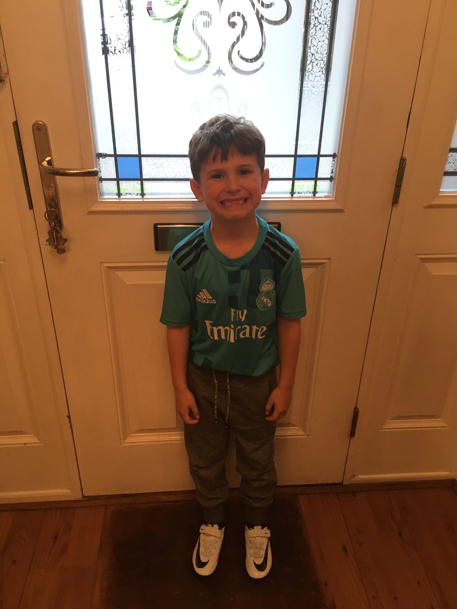 michaela_lake's tweet photo. Christiano Ronaldo's number 1 fan @Cristiano @SportsDirectUK https://t.co/c4FWTKSurB