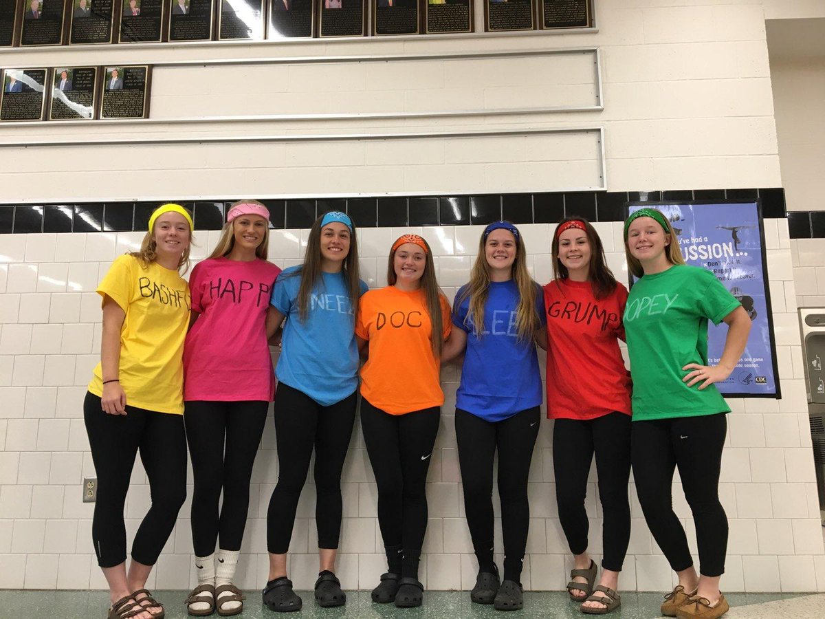 Becca_Resinger's tweet photo. Come support the 7 Dwarfs/Seniors tonight on the Turf! Game starts at 7 @MsLahr12 #PlayForEachother https://t.co/DLPrKkNNaV
