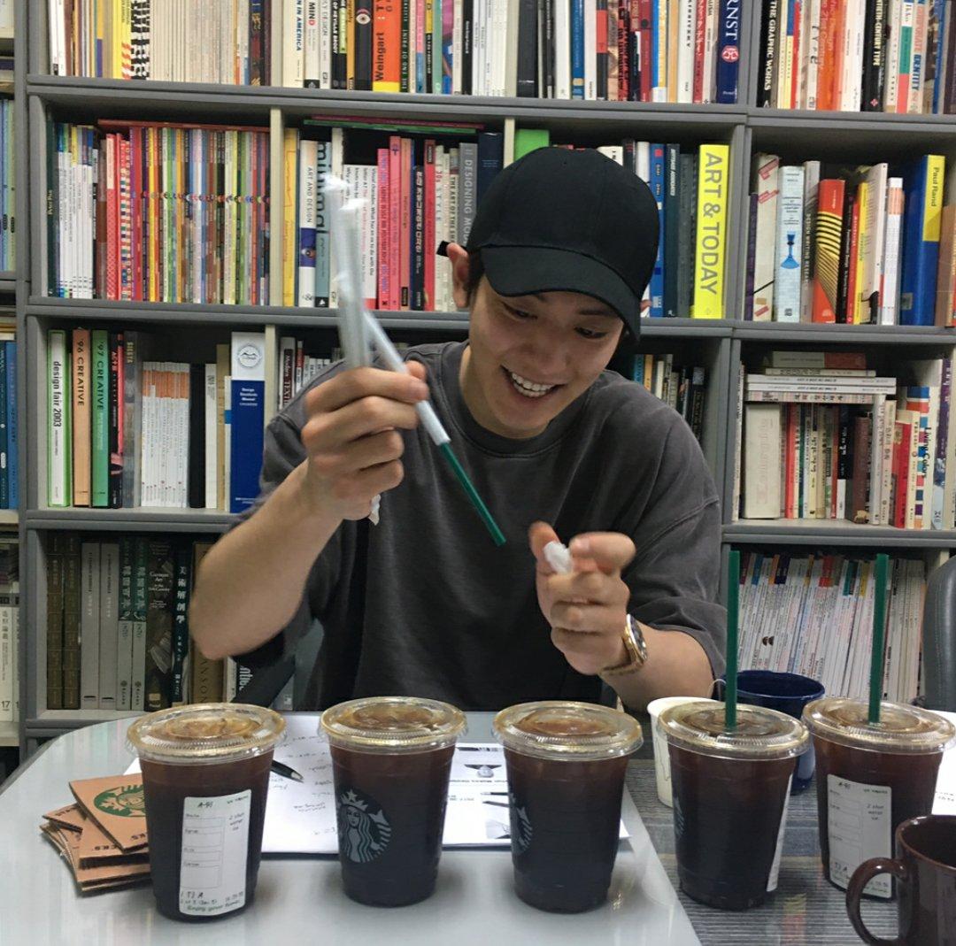 hot_pcy_pict's tweet photo. 2 types of boyfriend chanyeol #NationalBoyfriendDay https://t.co/HgW7xgmw3R