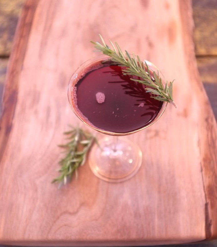 The perfect cocktail for a beautiful autumn day: The Double Standard. Find the recipe on our Instagram: @thehudsonstandard