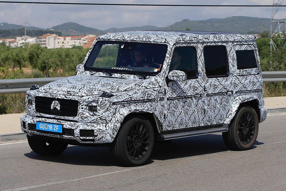 Greg_Samokish's tweet photo. В январе мы увидим новый #GClass 🔥Уже известно, что он будет крупнее текущей модели и получит улучшенную аэродинамику 🚀 #Mercedes #GClass2018 https://t.co/zRGm1MAzAC