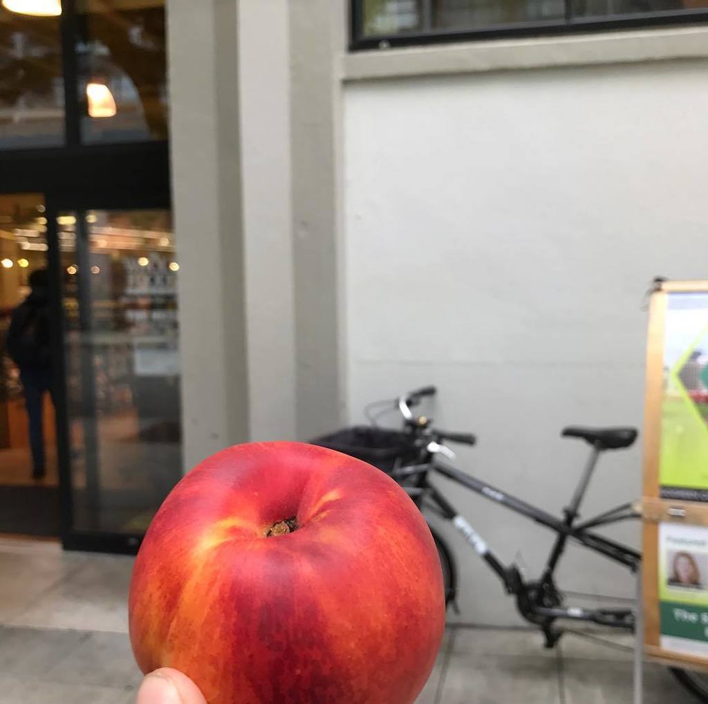 pdxpedpow's tweet photo. @wholefoodspdx has some good fruit (amongst other things) to get the morning started! #fruit #pdxpedpow #wedelive… https://t.co/eBYVa8yemq https://t.co/9CQIpGsU8o
