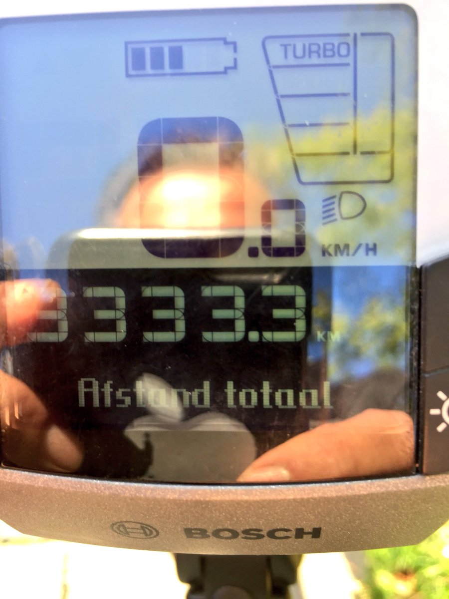 Huismeester_Rob's tweet photo. Vandaag een mijlpaal op de fiets gereden ... 3333.3 km #wooninc.fit #gezondnaarhetwerk https://t.co/UYsjKiTkwa