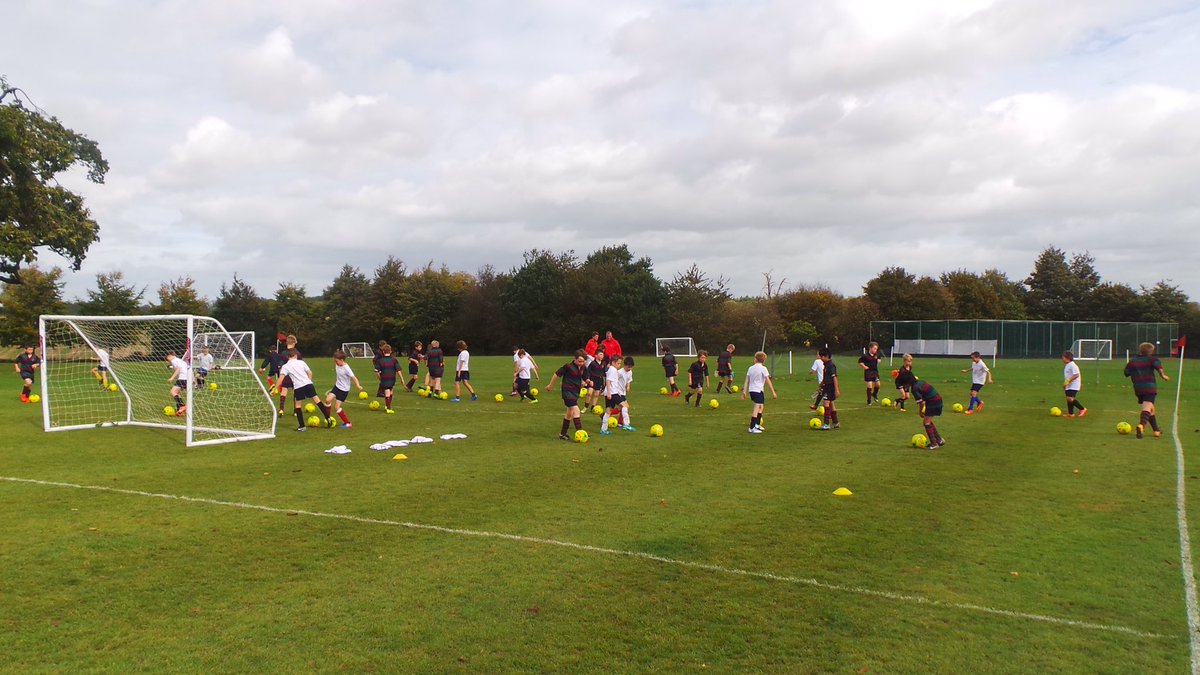 BWPSport's tweet image. Great to have Markyate school over for a festival of football. #skillsdrillsandtricks #smallsidedgames  #hubschool @isfafootball