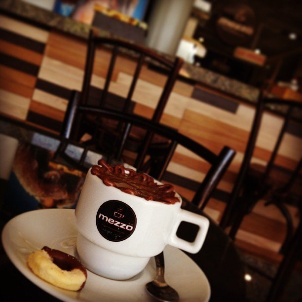 Em nosso espaço, você pode pedir um café para acompanhar as boas ideias, plano... instagram.com/p/BZyyGLyF9DX
