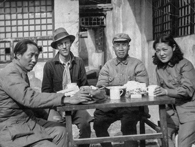 Stunning Image of Mao Zedong and Earl Leaf in 1935 