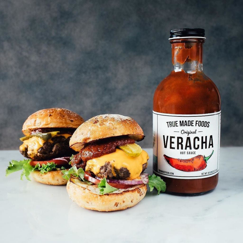 TrueMadeFoods's tweet photo. 🍅🍃🍔”cheeseburger" for lunch. Spice it up with @truefoodsinc Veracha hot sauce. #madewithveggies ·
#sriracha #verac… https://t.co/hEsCDaDALw https://t.co/uX9ywoDPeN