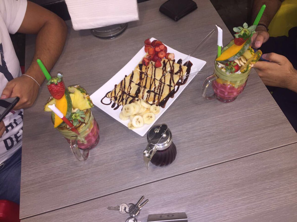 TuttiFruttiLeb's tweet photo. Sharing is caring #TuttiFruttiLeb #Crepe #Cocktail https://t.co/sFFvKmYZyF