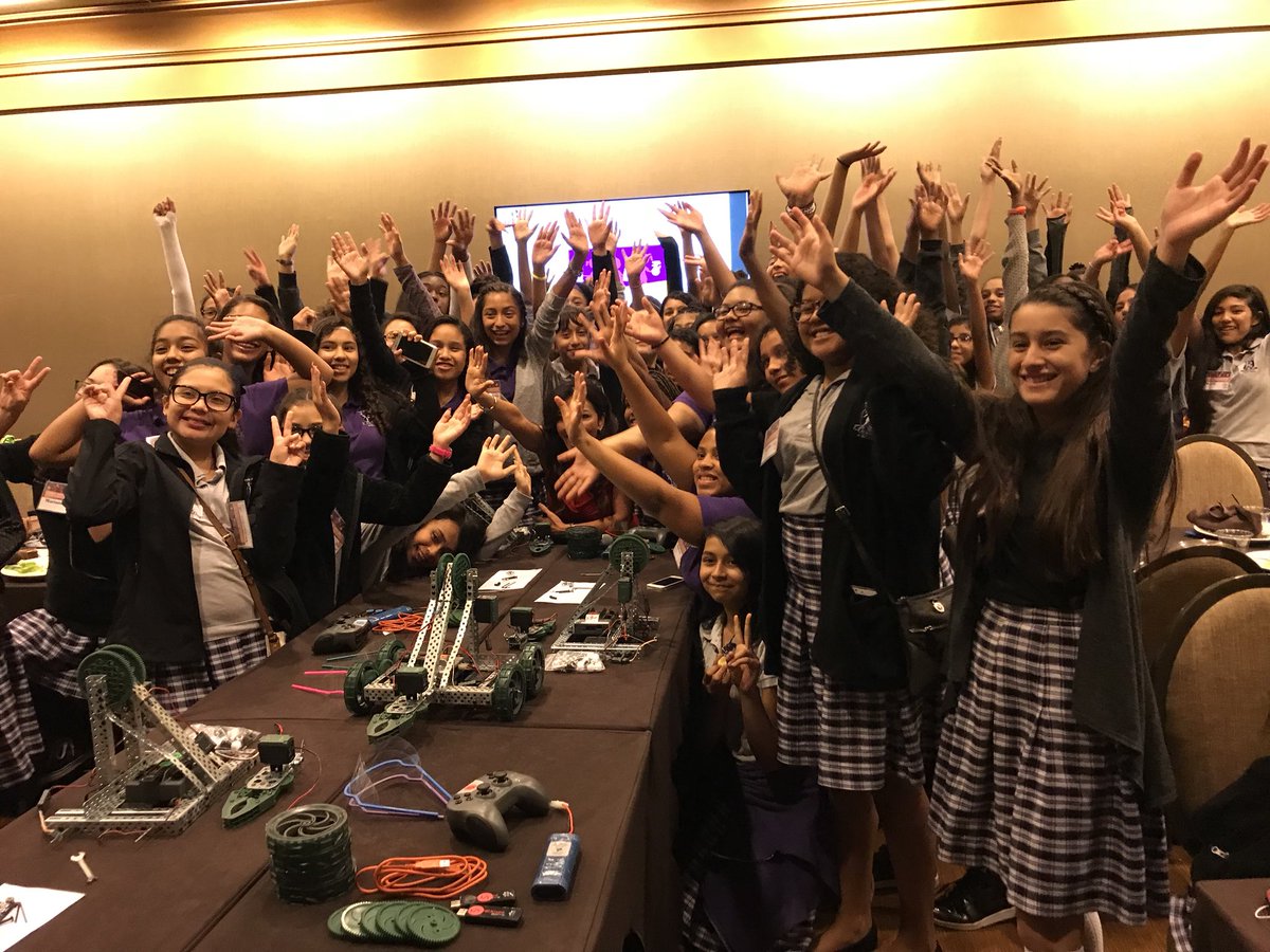 YWSALadyJags's tweet photo. Nina Vaca, President &amp; CEO, Pinnacle
Chairman Emeritus, USHCC is speaking to our girls about having courage and #beingcrazygood @ninavaca https://t.co/Ena4Ql0MYJ