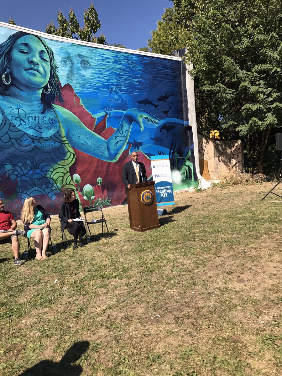 CBSD_PHL's tweet photo. Commissioner David Jones-this is one of the ways that we build resilience in communities. Hope and determination are key @dbhids @muralarts https://t.co/eflihxFcqX