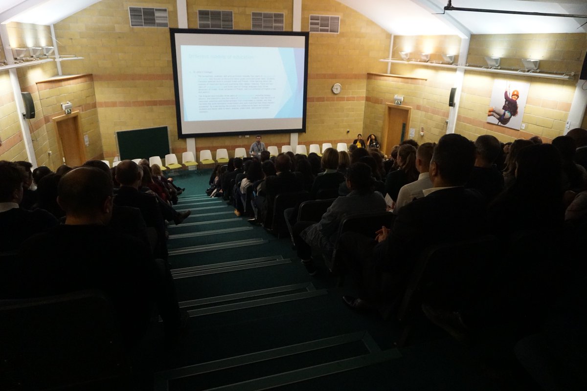 .@hawkinsdro kicks off the Studying Abroad event with a guide to studying at a US university.