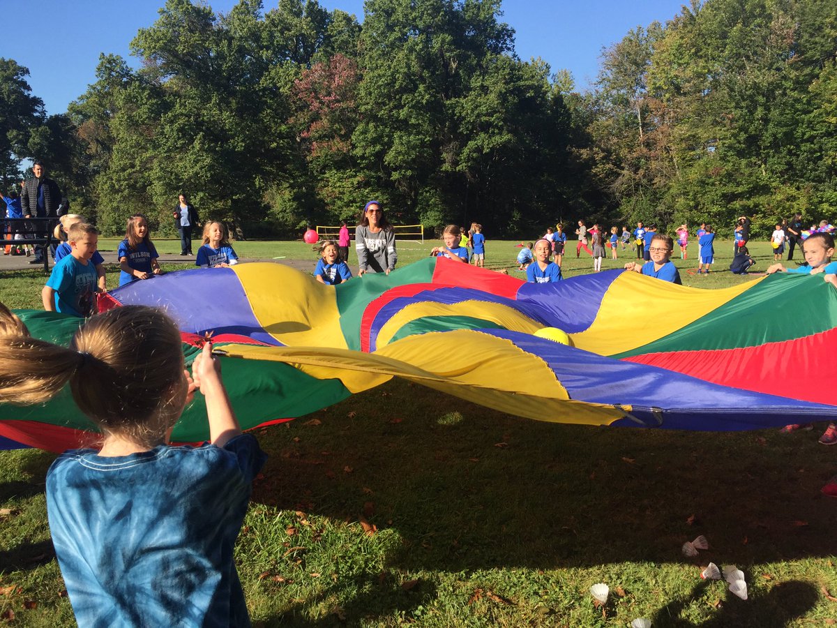 2ndgradefun1's tweet photo. We had a great morning at Field Day. Thank you to Mr. Squires and all the parents who helped make this a special day. https://t.co/2TbGZVKNm0