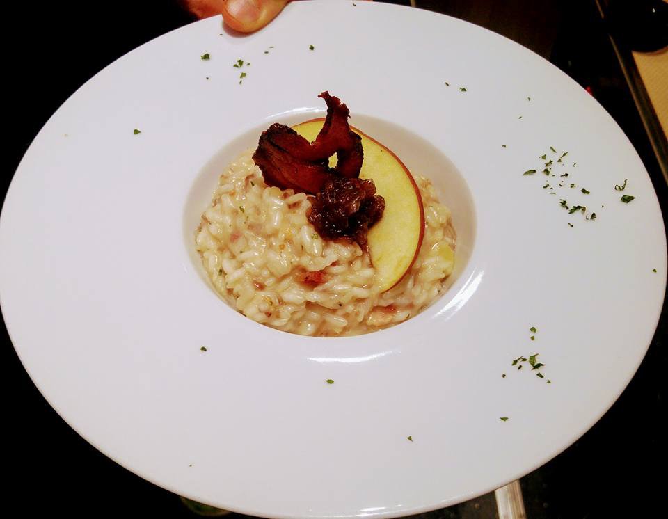 DaiCandom_'s tweet photo. Il nostro #risotto mela bacon cipolla rossa caramellata #risotteria #daicandom #acquerello #food #foodporn #foodlover #riso #foodblogger https://t.co/iyGWVW9Xng