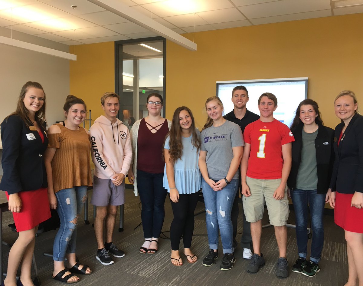 Lauren Peterson, your Distict 6 Vice President, and I had a fantastic time with Basehor-Linwood's FBLA chapter! #ElevatingFutures! #ksfbla