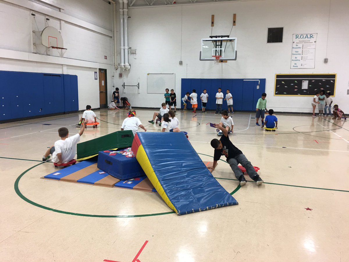 It's nutrition week! Knowledge is power...and healthy foods fuel the body! #westLOVE <a href="/ElemWest50/">🐾Woodland ELW🐾</a> @ElemWest50PE