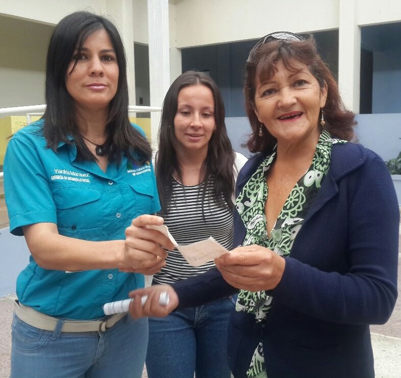 franciscomelero's tweet photo. Venciendo obstáculos económicos que nos pone el Gobierno Nacional, hemos entregado ayudas sociales a merideños https://t.co/jXEKjmFAZs