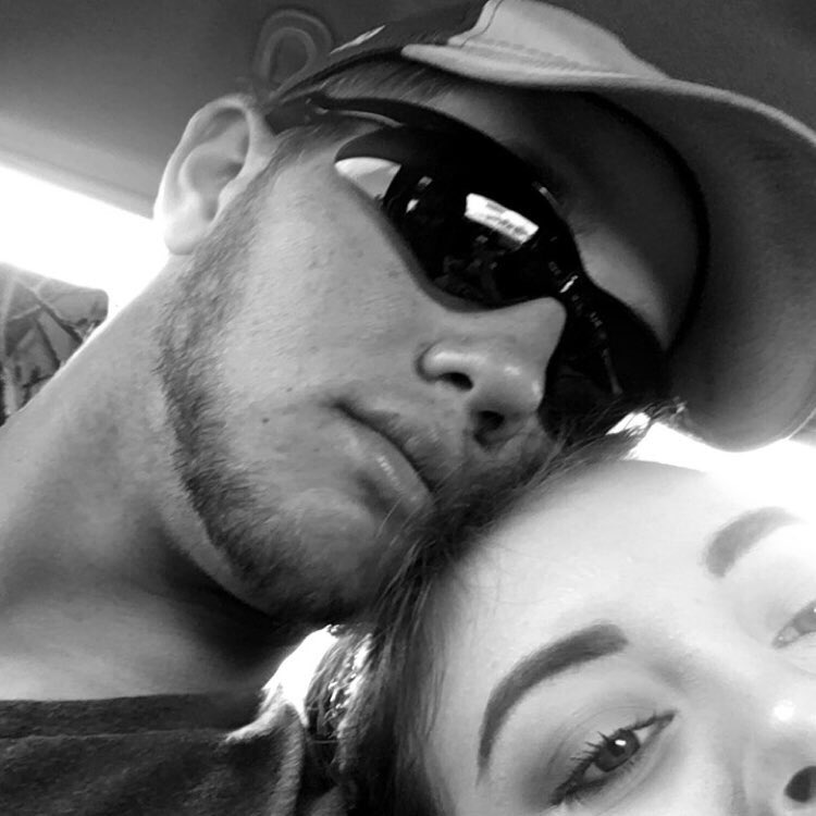 EmmaKloepp's tweet photo. Happy #nationalboyfrienday to this guy, i love ya sugar https://t.co/mKPokAA3Dm