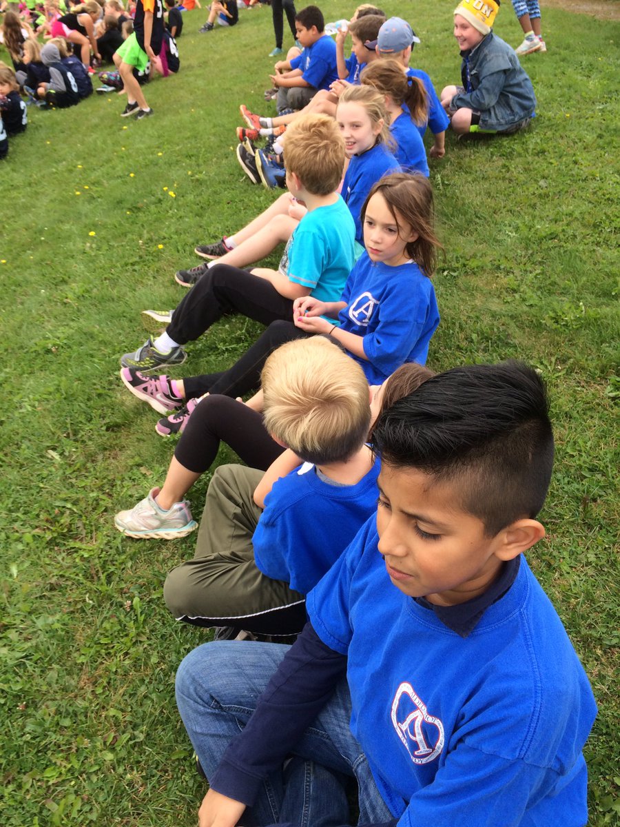 AldershotElem's tweet photo. Aldershot El students at LEShaw cross country run show #sportsmanship #determination and #drivetothefinish https://t.co/XjnniZWBq6