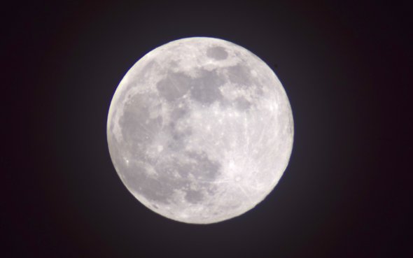 StormHour's tweet photo. From meteor showers to a supermoon: 5 astronomy events you won't want to miss - AccuWeather https://t.co/4MDcUW6SdY #StormHour https://t.co/QHcS4KpFqW