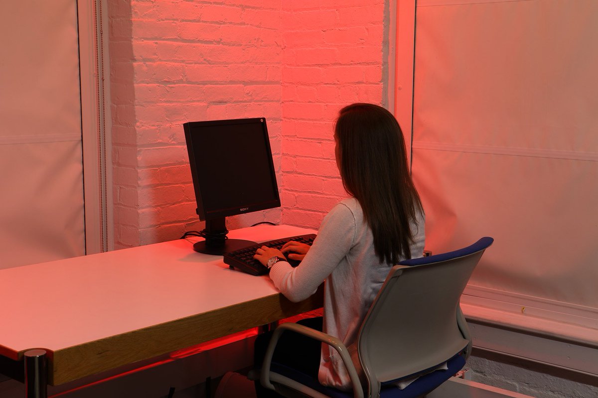 archlighting's tweet image. Mariana Figueiro asks: Could a dose of red saturated colored light help with alertness in the afternoon? bit.ly/2ww1eIo @LRCupdates