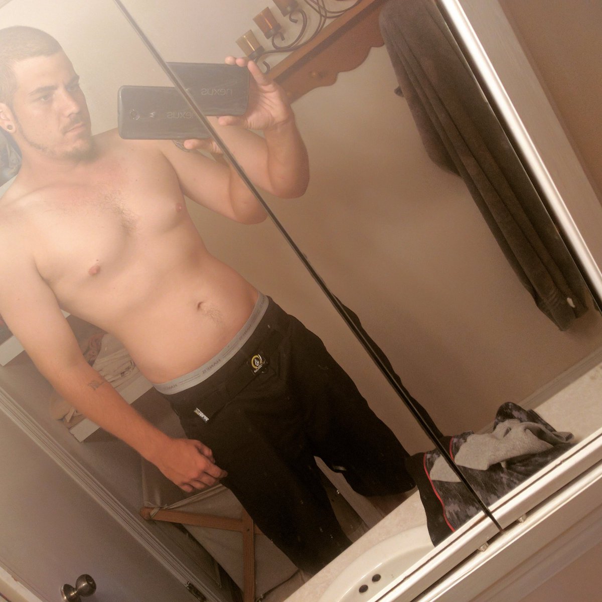 Cronic_Tokin's tweet photo. Working out at night is making me feel better https://t.co/jz1DWKuvyV
