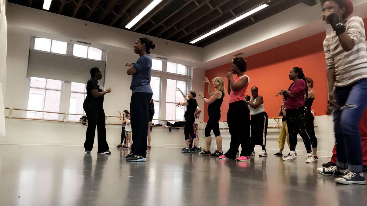 DancinBaltimore's tweet photo. Come learn THRILLER w/ DANCE BALTIMORE #itsthriller #thriller #dancebaltimoredoesthriller 🎃🎃💃🏽💃🏽💃🏽 https://t.co/fzFcNZJ6B5