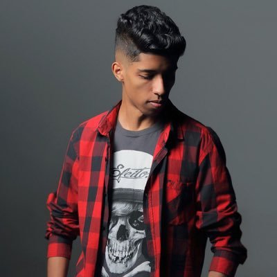 batalhadeytbrs's tweet photo. RT = @bibitatto 
FAV = @OrionGplays https://t.co/a6mS7ANtny