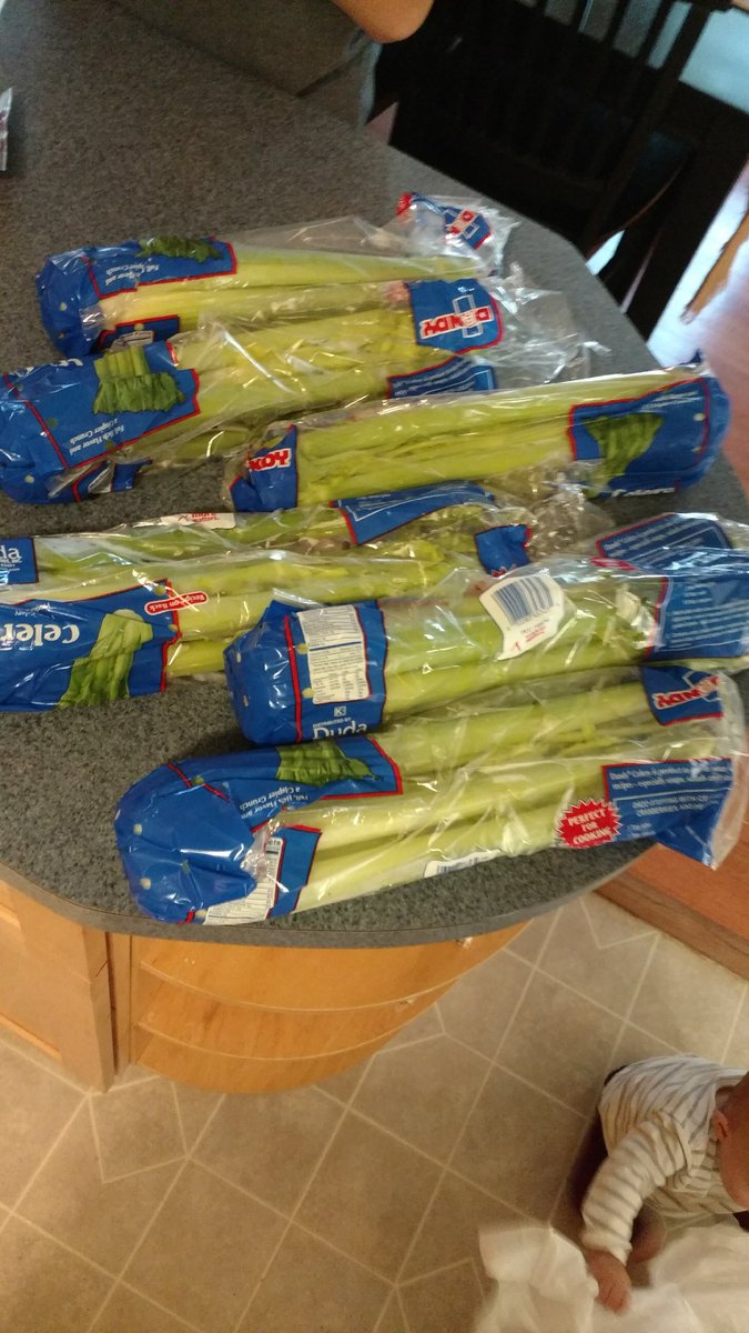 Today @PeapodDelivers brought 6 BAGS OF CELERY STALKS instead of the produce I ordered #peapodfail #wheresmycilantro #anyoneneedsomecelery?