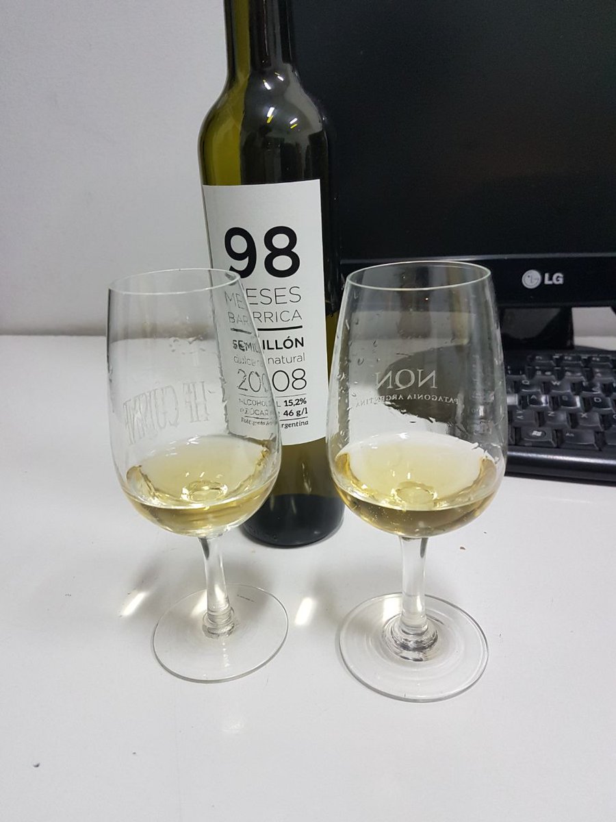 LVS_RTN's tweet photo. @avolarblog @rtn_radio Hoy degustamos un vino blanco dulce #BodegaFinDelMundo/98meses en barrica
Ideal p/acompañar postres o una tabla de quesos blandos tipo Brie https://t.co/kFAdxMhBjb